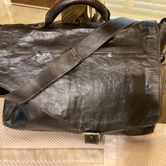 THE SITKA MESSENGER BAG BY KODIAK LEATHER COMPANY - Picture 1 of 11